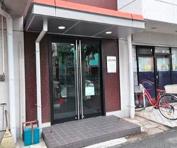 いずみマンションのエントランス|毎日通るエントランスはこのようになっています