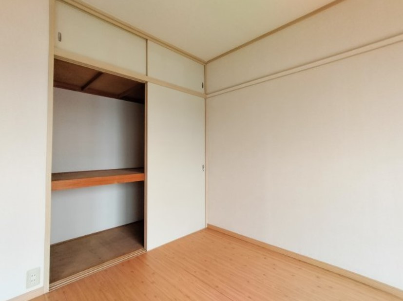 イーストヒルズの寝室|別部屋参照