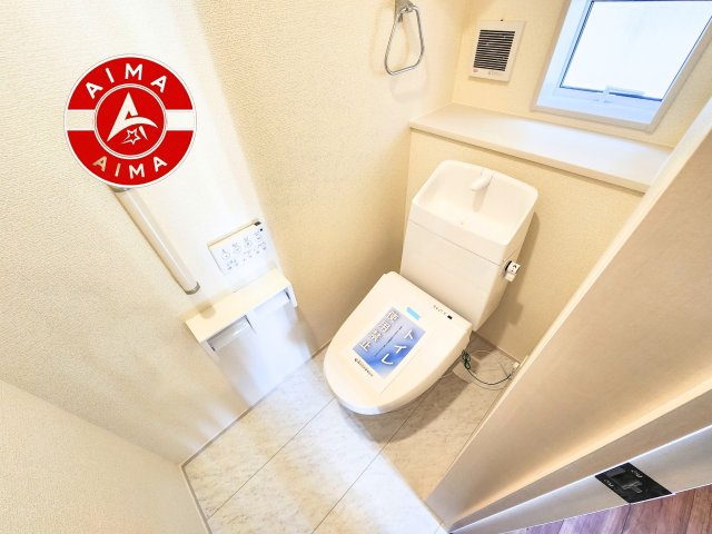 福岡市南区鶴田4丁目第1-1棟（1号棟）の内観：施工例|温水洗浄便座を完備しております。2ヶ所にトイレがあるのは朝の慌ただしい時間も安心です。