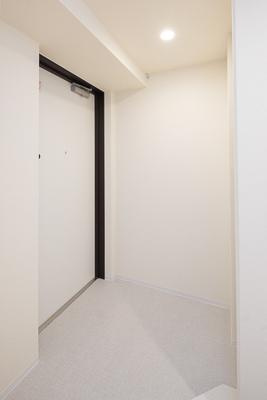 ネウボーノ菊川Ⅱの玄関|ベビーカー等を置けるスペースがあります