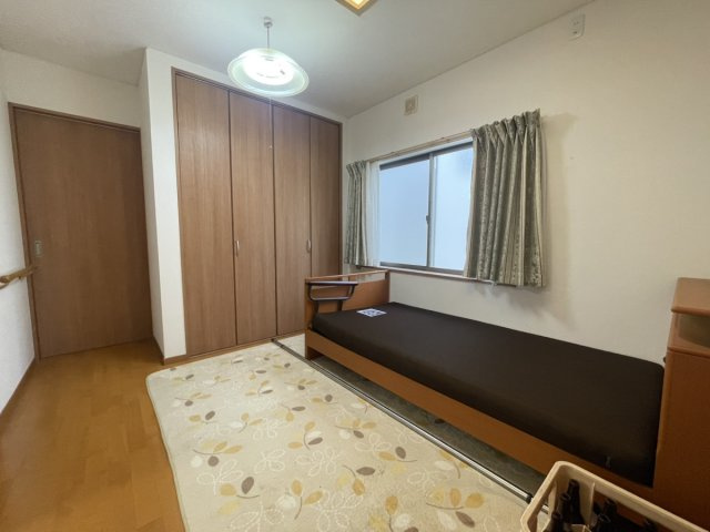 弥生町戸建ての洋室