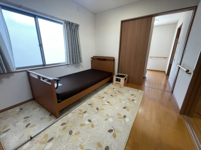 弥生町戸建ての洋室