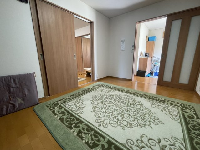 弥生町戸建ての洋室