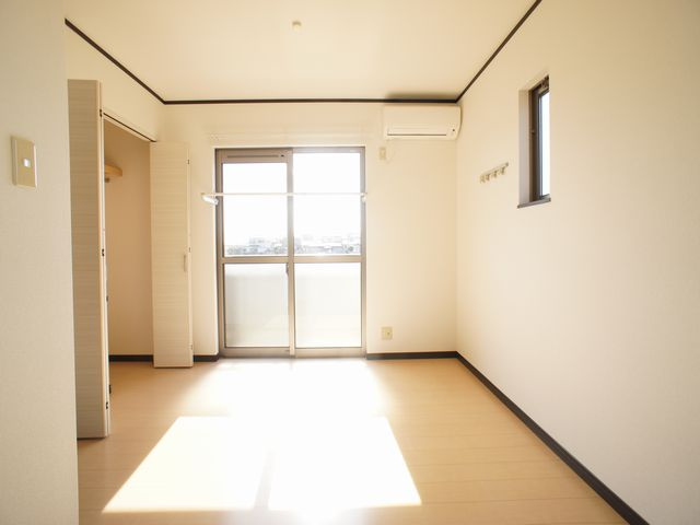 【子供部屋】 | フラワーヒルズＡ | お洗濯物がたくさん干せます♪