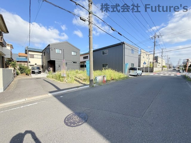 三郷市鷹野3丁目　建築条件無し売地の前面道路含む現地写真|前面道路含む現地写真です。