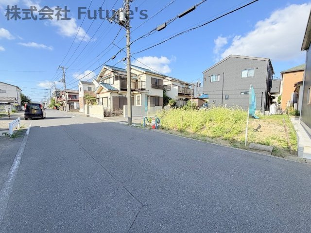 三郷市鷹野3丁目　建築条件無し売地の前面道路含む現地写真|前面道路含む現地写真です。