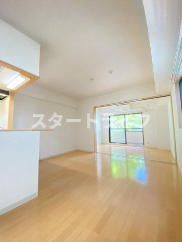 大阪市東淀川区東中島２丁目の賃貸マンションの居間・リビング