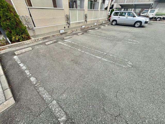 サン　クレメントBの駐車場