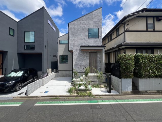 【外観】 | 小金井市本町４丁目　新築戸建て | 飽きのこないデザインが、永く愛される住まいを演出します