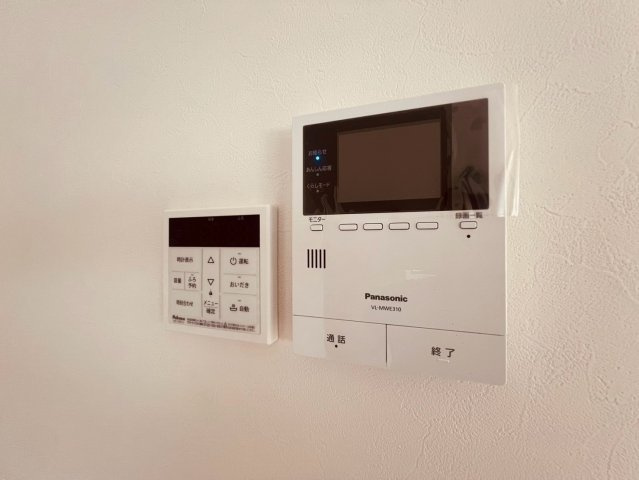 【防犯設備】 | 小金井市本町４丁目　新築戸建て | 来訪者を映像で確認できる、安心のTVモニター付きインターホン