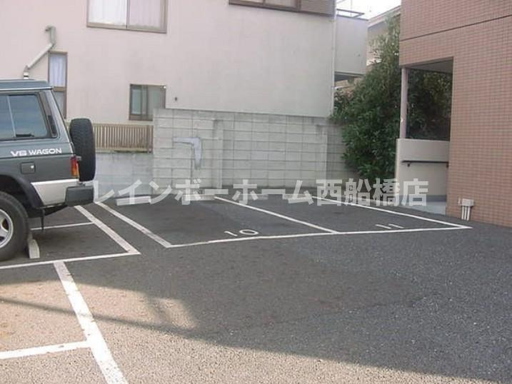 ボナール鶴の駐車場