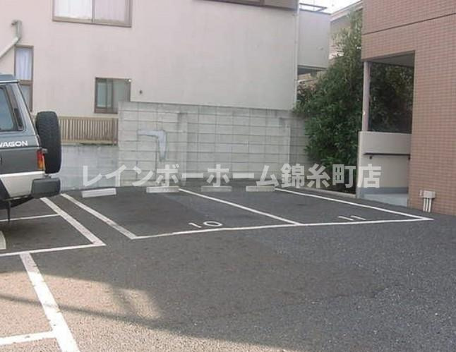 ボナール鶴の駐車場