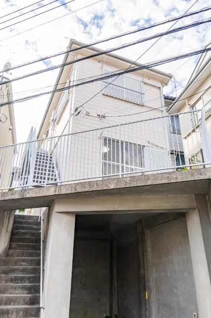 横浜市港北区日吉本町５丁目のアパートの外観