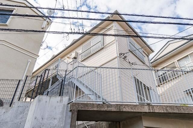 横浜市港北区日吉本町５丁目のアパートの外観