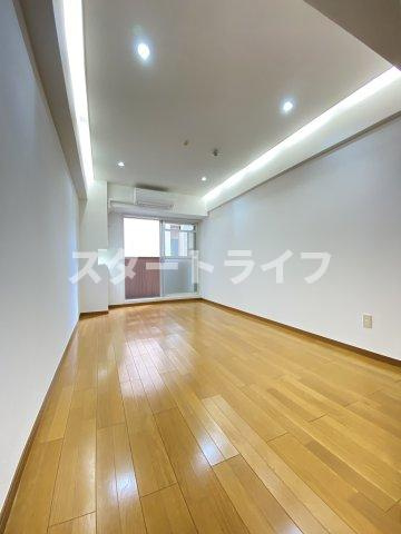 大阪市淀川区西中島７丁目の賃貸マンションの居間・リビング