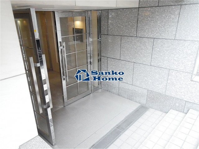 スカイコート三越前壱番館のエントランス
