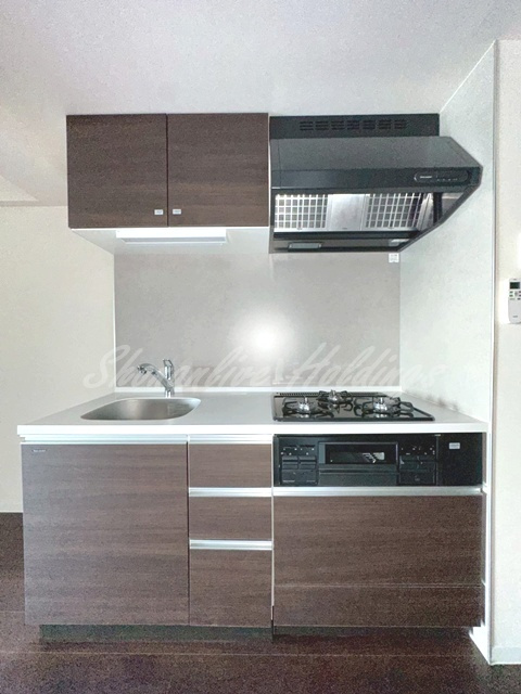 Villa Blancheのキッチン|ガス3口システムキッチン♪※同施工別建物
