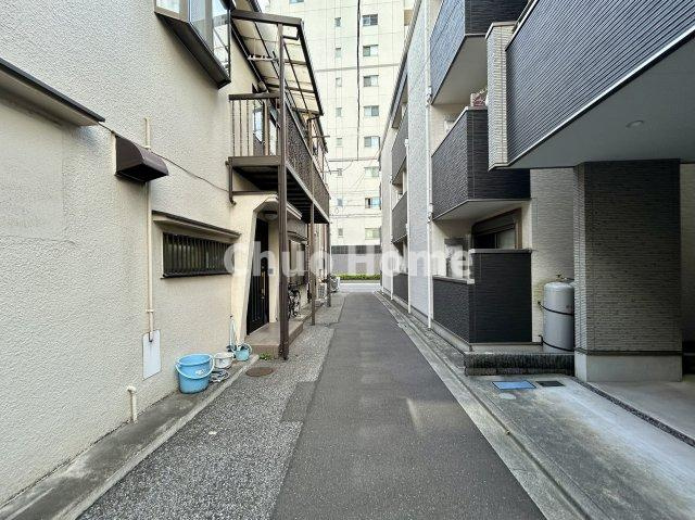 荒川区東日暮里2丁目中古住宅の前面道路含む現地写真|全面道路