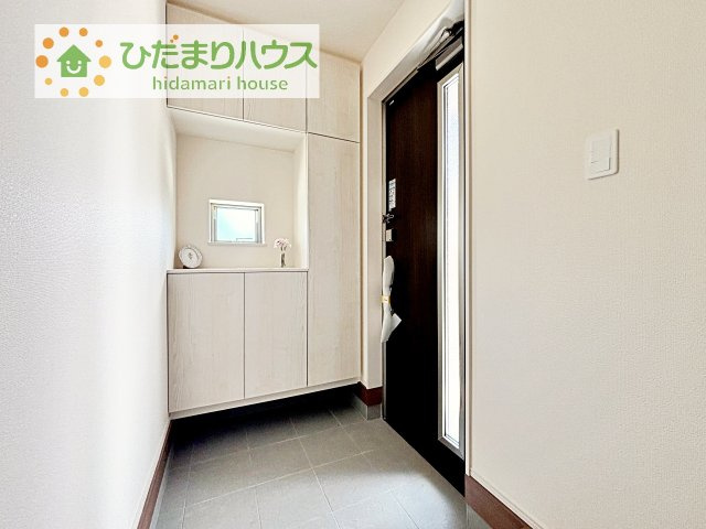 【玄関】 | 土浦市下高津3丁目347番　新築戸建　B号棟 | 丁度良い靴箱のサイズ♪これだけあれば家族全員の靴がしまえてスッキリ(^O^)