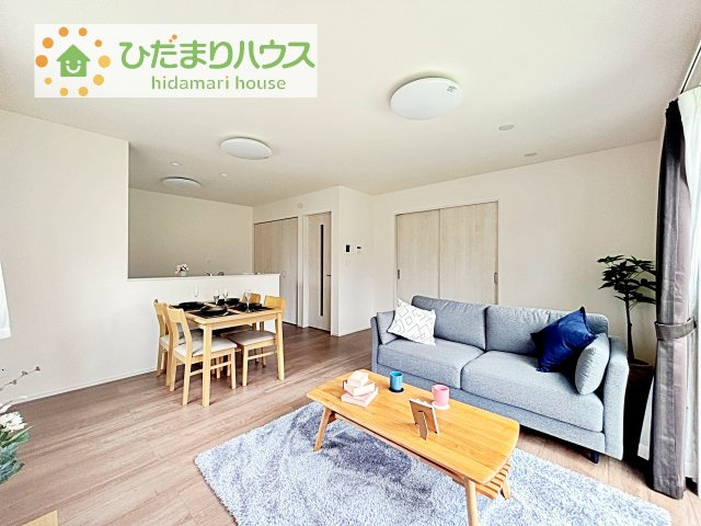 【居間・リビング】 | 土浦市下高津3丁目347番　新築戸建　B号棟 | 大型テレビに大型ソファー(^^)どんなインテリアにしますか？