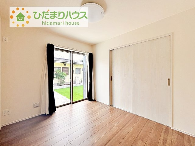 【洋室】 | 土浦市下高津3丁目347番　新築戸建　B号棟 | お掃除しやすく、清潔感を保てるのでダニも発生しにくいフローリング♪