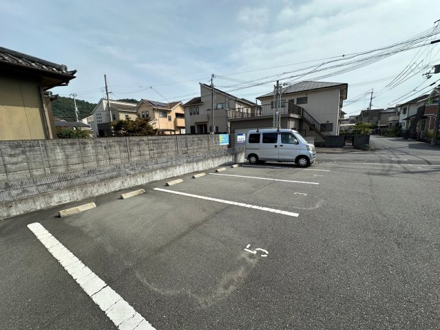 クレセールの駐車場