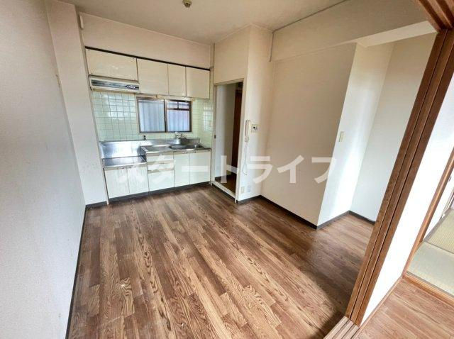 大阪市淀川区木川西４丁目の賃貸マンションの居間・リビング