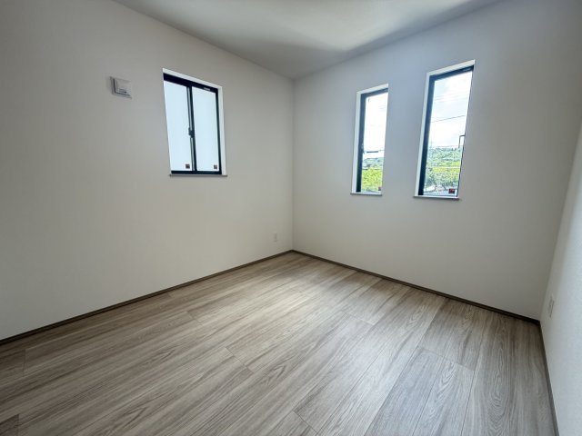 浦添市伊祖5丁目（全3棟）C号棟の洋室|C号棟　洋室5.25帖＋収納付き♪