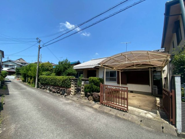海南市大野中　中古戸建の前面道路含む現地写真