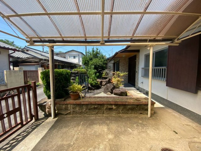 海南市大野中　中古戸建の駐車場