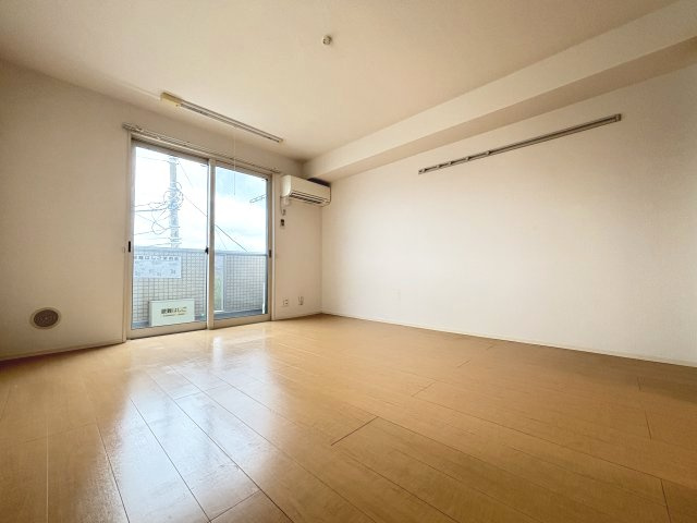 約9帖の洋室