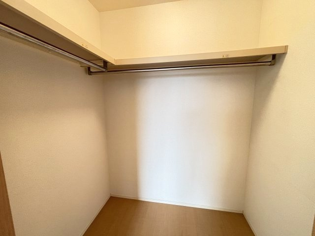収納豊富なウォークインクローゼット