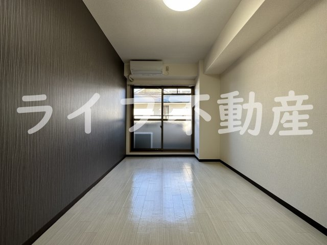 エトワールヴィルーR小阪本町クラッセの洋室|明るい洋室です