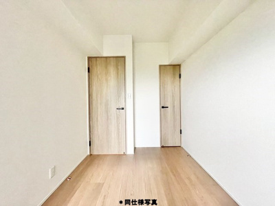 【寝室】 | メゾン千里丘Ｔ棟5番街 | 現在ご返済中のカーローン・カードローン・教育ローンなどを住宅ローンに一本化したり、家具家電購入費用・引越し費用を住宅ローンと組み合わせるなど、お客さまにメリットの多い住宅ローンのご提案が可能です。