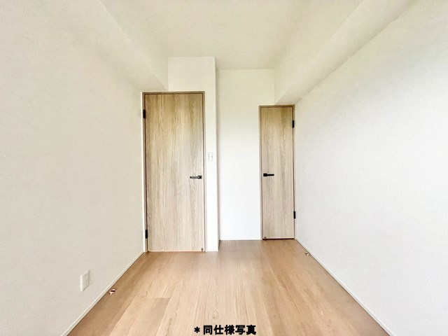 【寝室】 | メゾン千里丘Ｔ棟5番街 | 現在ご返済中のカーローン・カードローン・教育ローンなどを住宅ローンに一本化したり、家具家電購入費用・引越し費用を住宅ローンと組み合わせるなど、お客さまにメリットの多い住宅ローンのご提案が可能です。