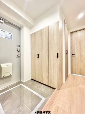 【玄関】 | メゾン千里丘Ｔ棟5番街 | 物件を比較検討したいお客様には、「物件比較見学プラン」をご用意しております。こちらの物件だけでなく、お客様の希望に沿った物件を、いくつかまとめてご案内させて頂きます。