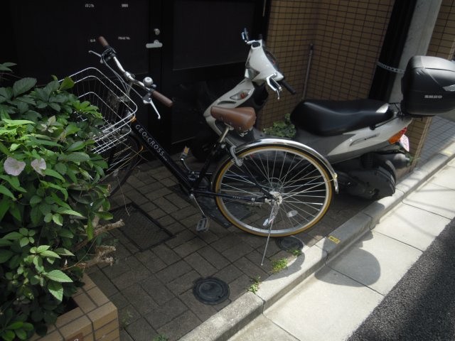 【その他共用部分】 | ラクラス下井草 | 自転車置き場。