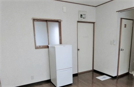 八王子市上野町のアパートの玄関