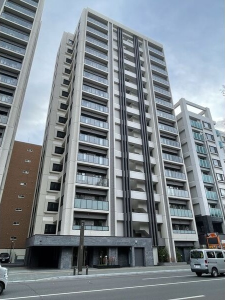 プレイス知事公館前(旧:プレシス知事公館前WEST)の画像