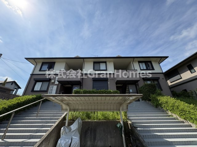 神戸市北区藤原台南町３丁目のハイツの外観