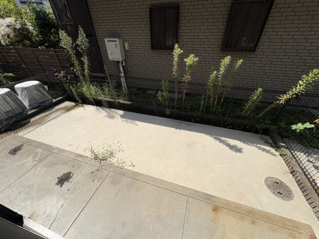 神戸市北区藤原台南町３丁目のハイツの庭