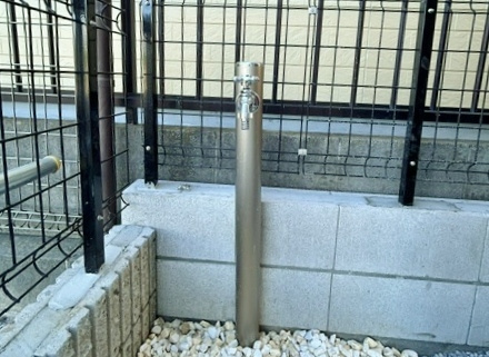 川口市在家町 全8棟 8号棟の玄関|【トイレ】
トイレは1階・2階にございます
温水洗浄暖房便座機能付
忙しい朝も快適に　家族みんなに優しい間取り
