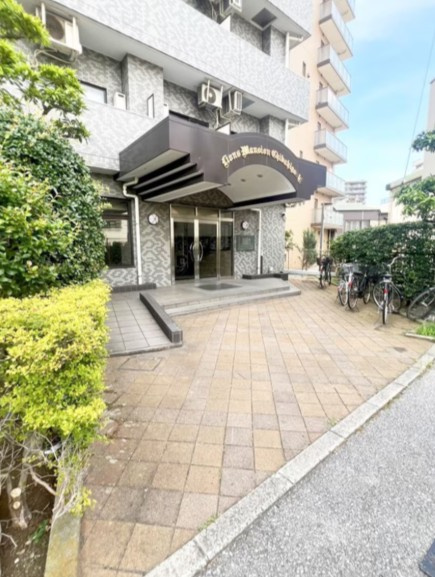 千葉市中央区院内１丁目の賃貸マンションのエントランス