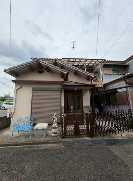 藤井寺市国府2丁目の外観|前面道路もゆとりがあります。