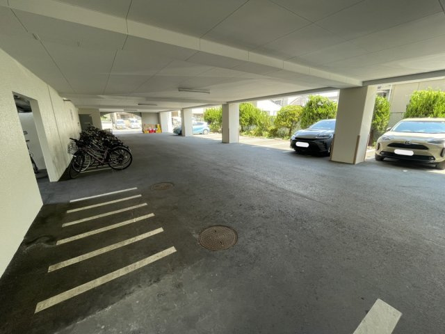 ヴィアーバン本町の駐車場