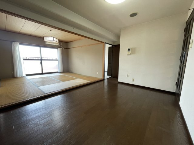 ヴィアーバン本町の居間・リビング