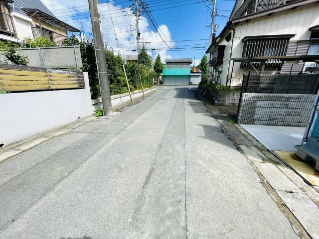 四街道市旭ケ丘3丁目2期の前面道路含む現地写真