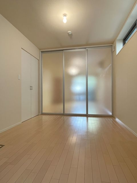 Ｐｒｉｍａｖｅｒａの洋室|★綺麗なフローリングのお部屋です★