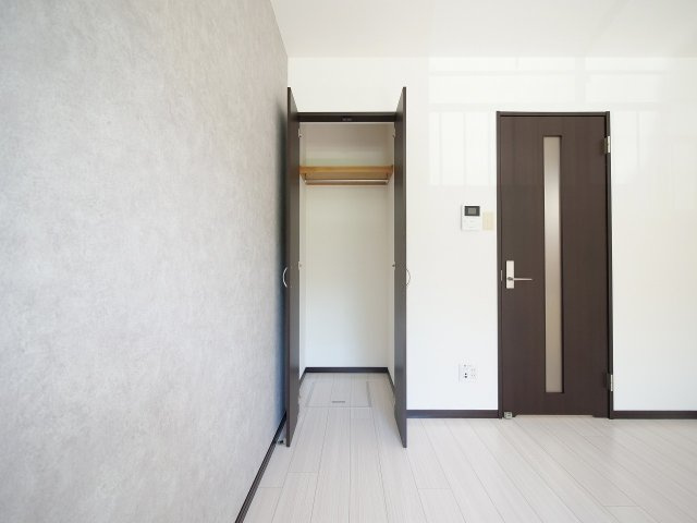 コーポ東山の収納|※写真は別の部屋のものです。