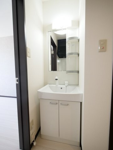 コーポ東山の洗面所|※写真は別の部屋のものです。